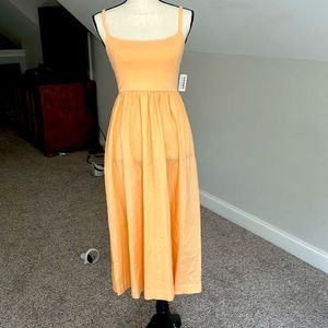 Casual midi orange dress.